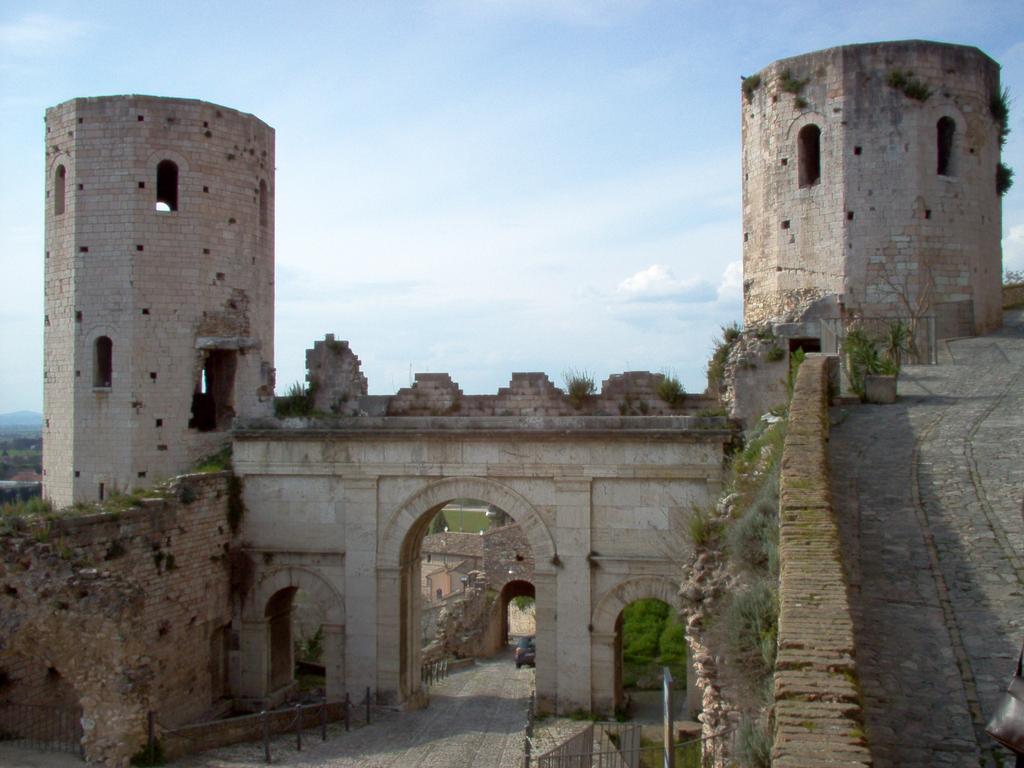Pensjonat Casa Castellina Foligno Zewnętrze zdjęcie