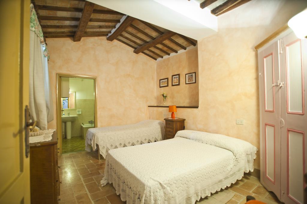 Pensjonat Casa Castellina Foligno Pokój zdjęcie